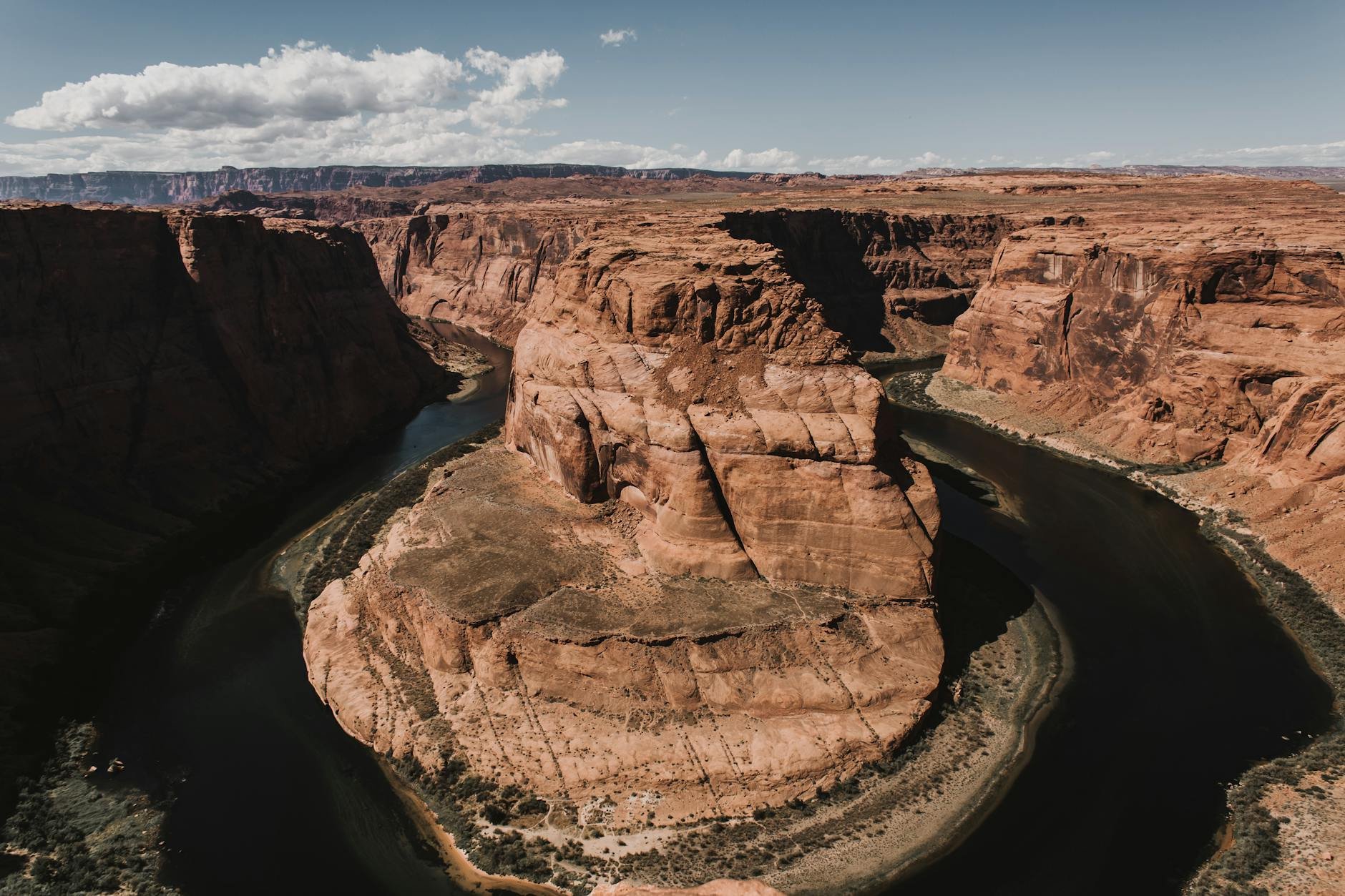 Formação rochosa Horseshoe Bend no Arizona em paisagem deslumbrante, inspiração para headline.