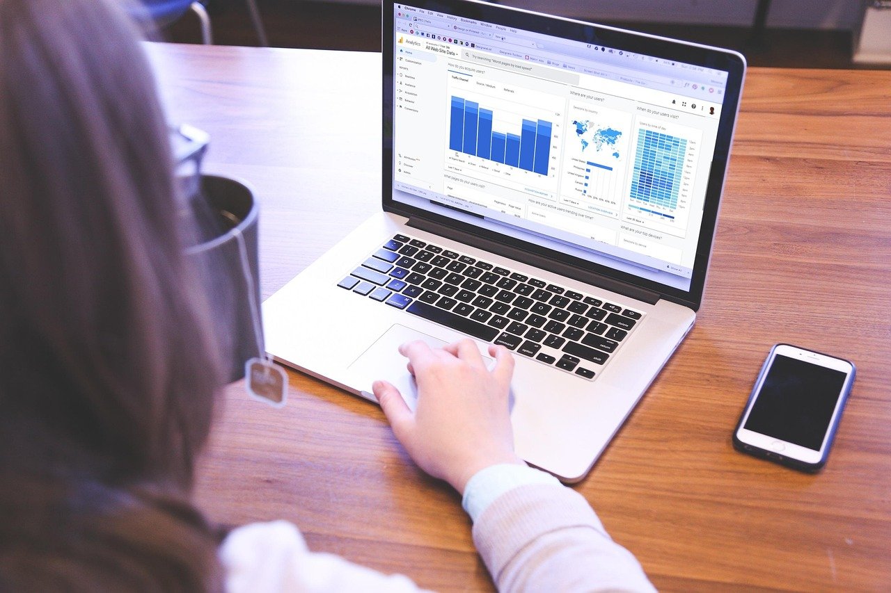 Analisando métricas de marketing digital para capturar e-mails com anúncios