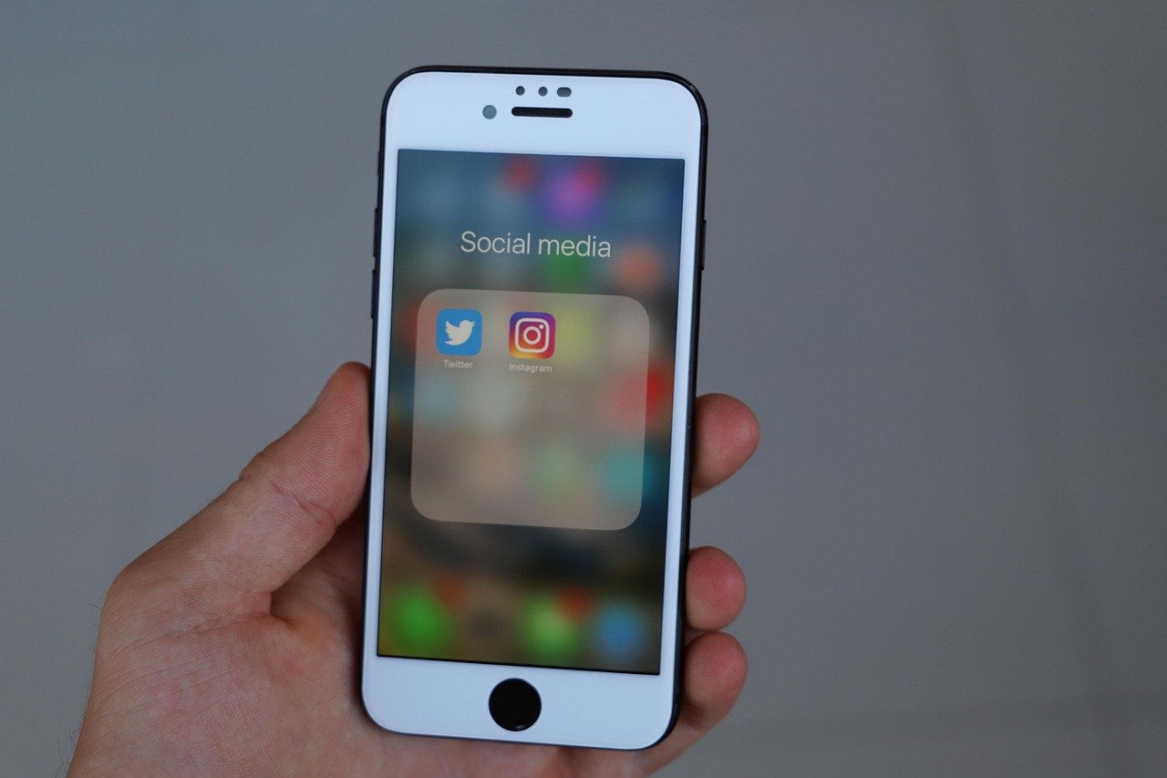 Pessoa criando campanhas no Instagram com foco em storytelling